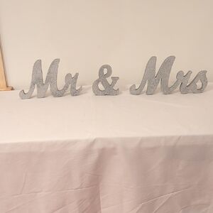 Elegant Silver 'Mr & Mrs' Table Decoration
